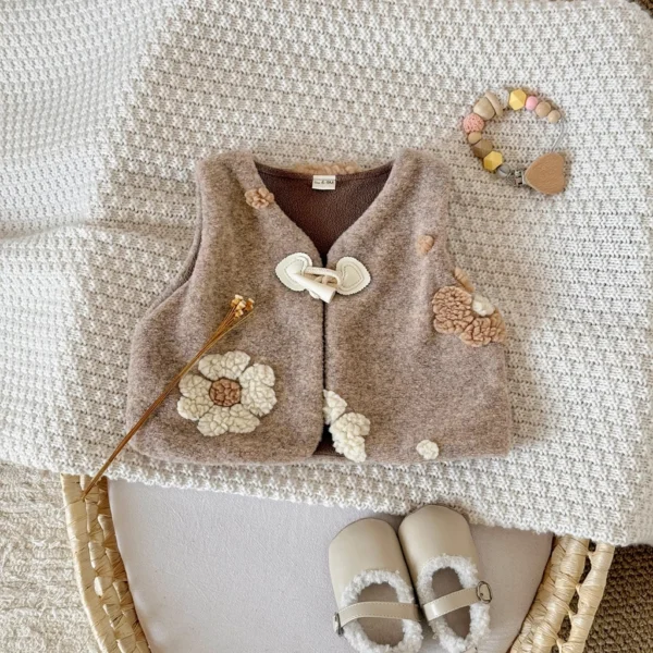 cn-11134207-820l4-mhk6cm023bpcb0 Girl Floral Charm Winter Vest